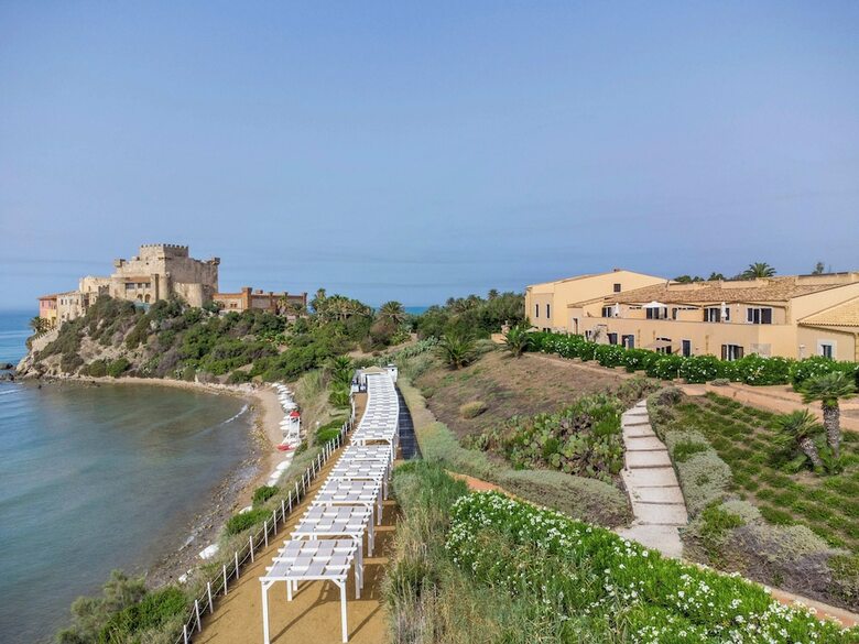 Hotel Falconara Charming House & Resort
