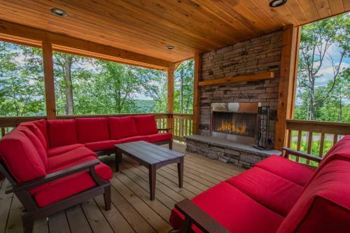 Cj's Mountain Lodge