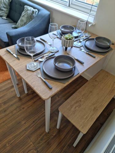 Lovely 2 Bedroom Serviced Apartment With Parking