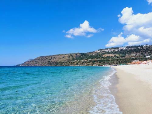 Apartamento Casa Nicot�ria A 50mt Dal Mare