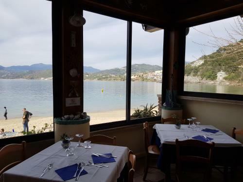 Hostal O Guarracino Rooms
