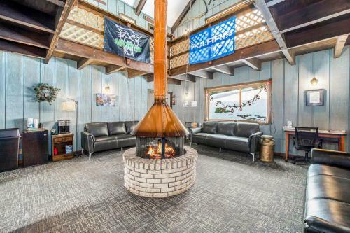 Snow Chasers Lodge - Room 7