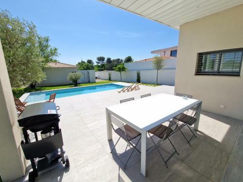 Eguilles Villa 4 Chambres Avec Sdb, Piscine