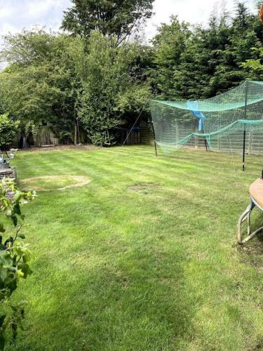 Villa Stunning 4-bed House In Northwood