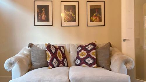 Cosy 2 Bedroom House In Prime Location!