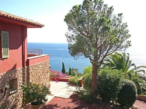 Villa 5 Pi�ces 250 M2 Sur 2 Niveaux Avec Piscine !!!