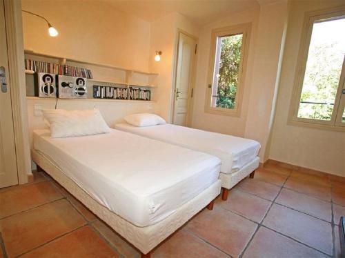 Villa 5 Pi�ces 250 M2 Sur 2 Niveaux Avec Piscine !!!