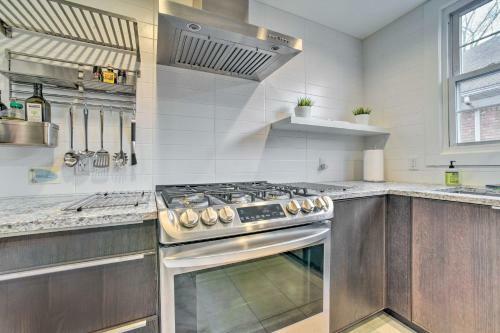 Chic Ferndale Apartment - Walk To Downtown!