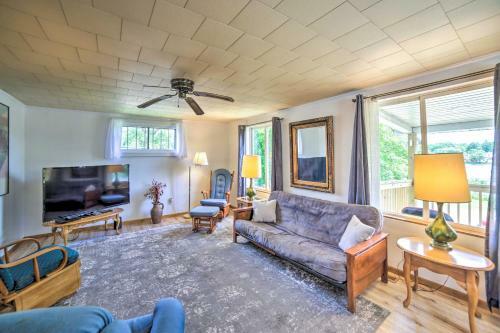 Cozy Ishpeming Cottage With Lake And Park Views!
