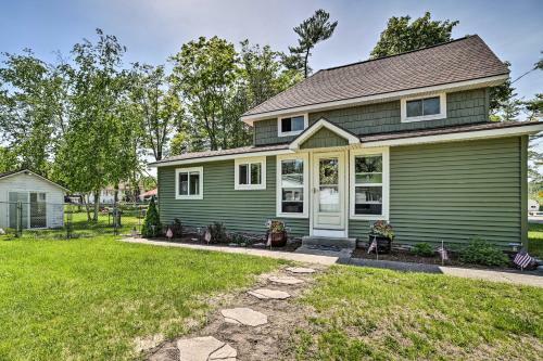 Bright Home With Outdoor Space, Steps To River