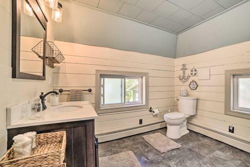 Bright Home With Outdoor Space, Steps To River