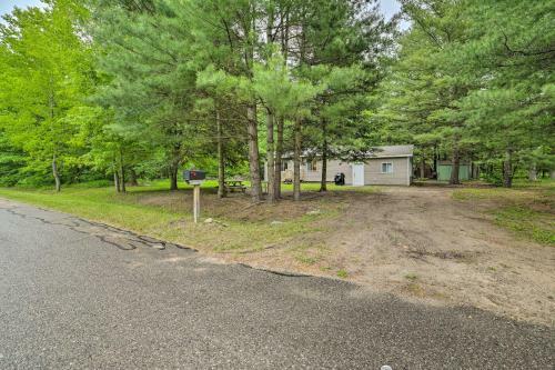 Quiet House Near Houghton Lake With Fire Pit!