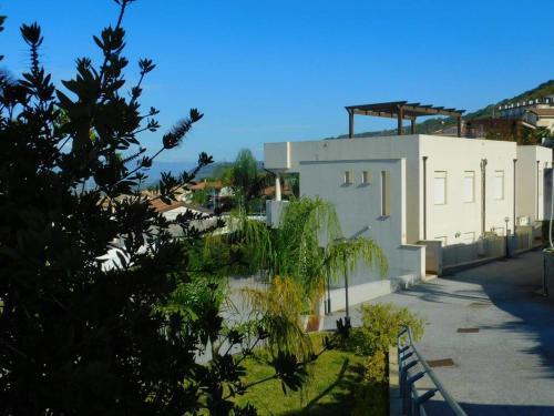 Lux Apartment ! Swimmingpool ! Parking ! Separate Entrance ! Separate Territory !