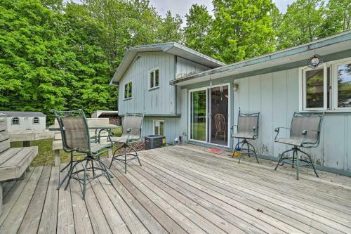 Mancelona Home With Deck, 8 Mi To Torch Lake!