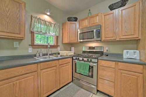 Rustic Wooded Retreat Fire Pit, Near Trails!