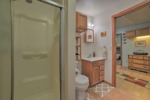 Rustic Wooded Retreat Fire Pit, Near Trails!