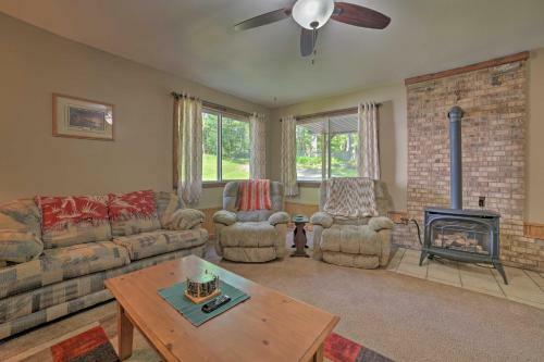 Rustic Wooded Retreat Fire Pit, Near Trails!