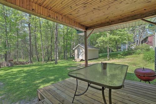 Rustic Wooded Retreat Fire Pit, Near Trails!