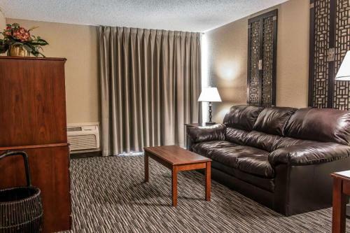 Hotel Quality Inn And Suites Livonia