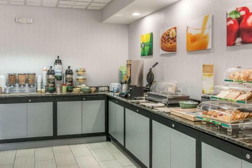 Hotel Quality Inn And Suites Livonia