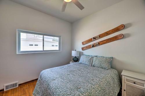 Bright Ludington Home 3 Blocks To The Beach!