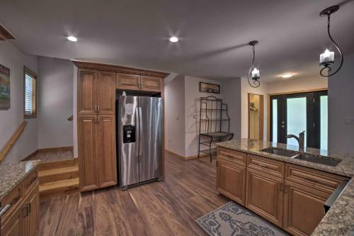 Spacious House On Half Acre Less Than 3 Mi To Beach!