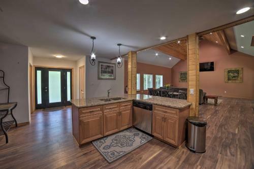 Spacious House On Half Acre Less Than 3 Mi To Beach!