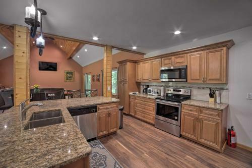 Spacious House On Half Acre Less Than 3 Mi To Beach!