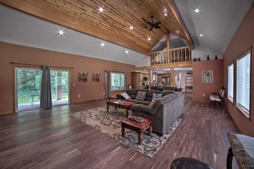 Spacious House On Half Acre Less Than 3 Mi To Beach!