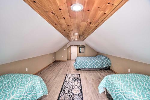 Spacious House On Half Acre Less Than 3 Mi To Beach!