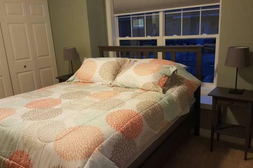 Modern And Pristine Condo -by The Gt Commons