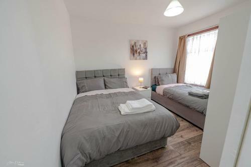 Cheerful 4 Bedrooms Home 8 Mn To Train Station