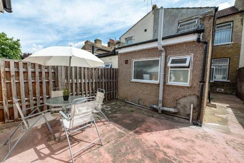 Cheerful 4 Bedrooms Home 8 Mn To Train Station