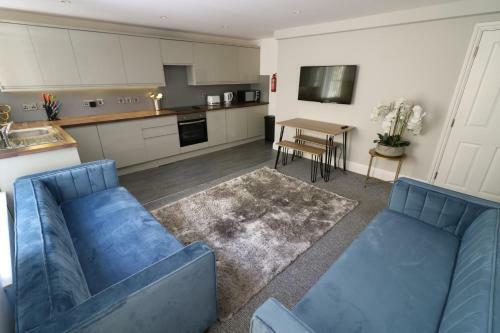 Flat A - Modern And Spacious 2 Bedroom Apartment