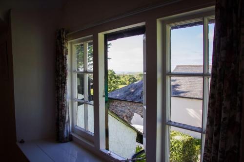 400 Year Old Quirky Cornish Cottage, In Bude, Poughill.