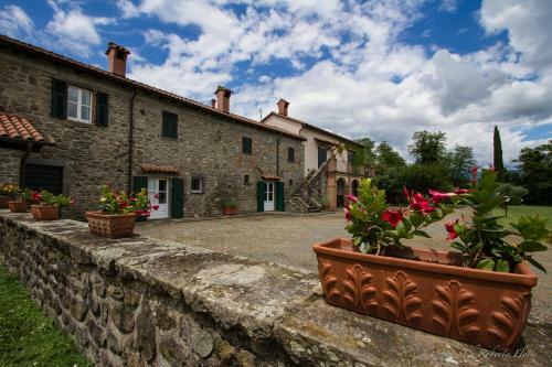 Coriana Apartments & Villas