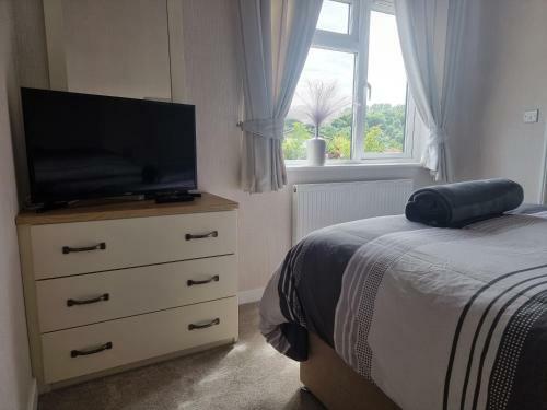 Remarkable 2-bed Luxury Lodge In Routh With Hottub