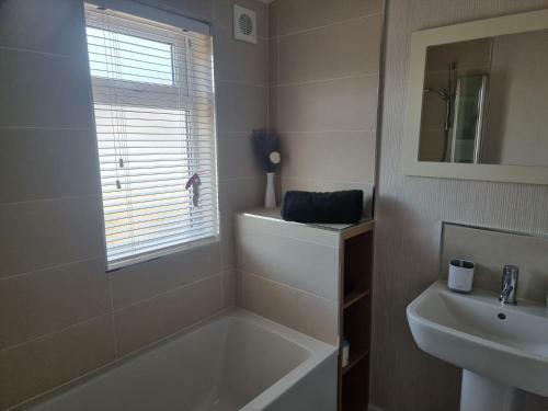 Remarkable 2-bed Luxury Lodge In Routh With Hottub
