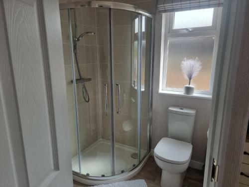 Remarkable 2-bed Luxury Lodge In Routh With Hottub