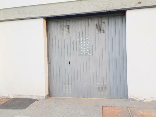 Apartamento Private Garage,air Cond, Quite, Near Train Station