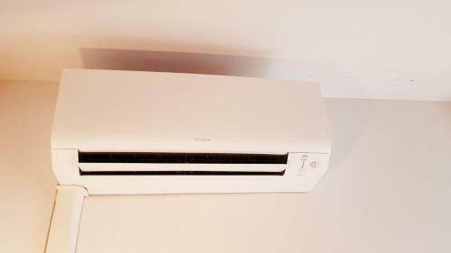 Apartamento Private Garage,air Cond, Quite, Near Train Station