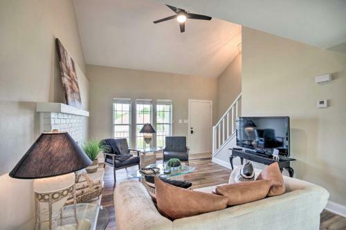 Stunning Townhome About 5 Mi To Dtwn Columbia!