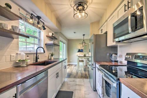 Stunning Townhome About 5 Mi To Dtwn Columbia!