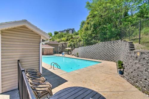 Apartamento Cheerful Condo Patio, 2 Mi To Branson Strip!
