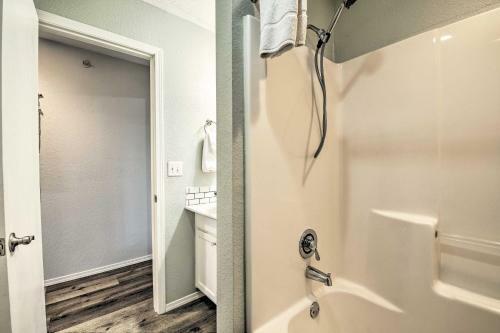 Apartamento Cheerful Condo Patio, 2 Mi To Branson Strip!