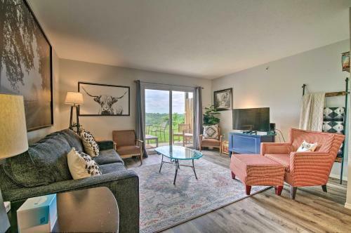 Apartamento Cheerful Condo Patio, 2 Mi To Branson Strip!