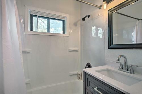 Modern Great Falls Home And Patio, Walk To Dtwn