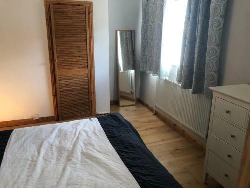 4 Bedroom House Walking Distance To Silverstone C