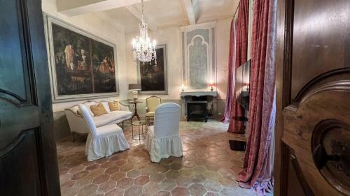 Chateau De Gignac - Monument Historique