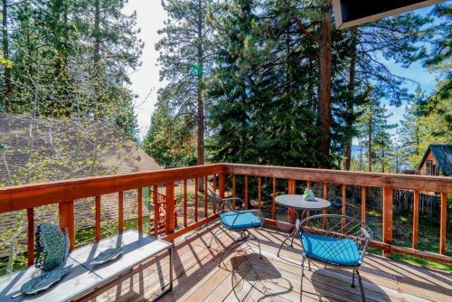 Zephyr's Whisper Retreat! Views, Backyard, AC